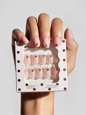 Celebritips Merry Little Things Christmas Press-On Nails NIB New Release